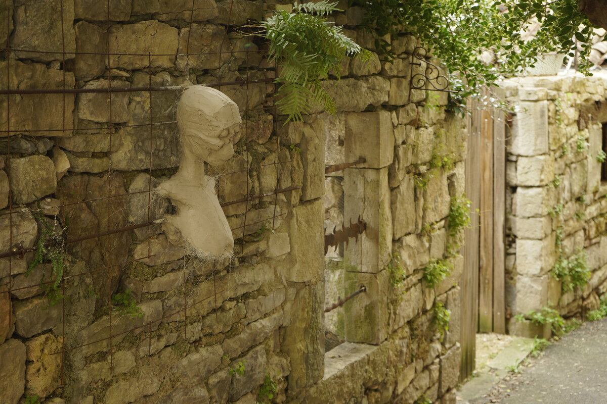 Semiostalgia P0003 — Sculpture fraîche, Saint-Antonin-Noble-Val