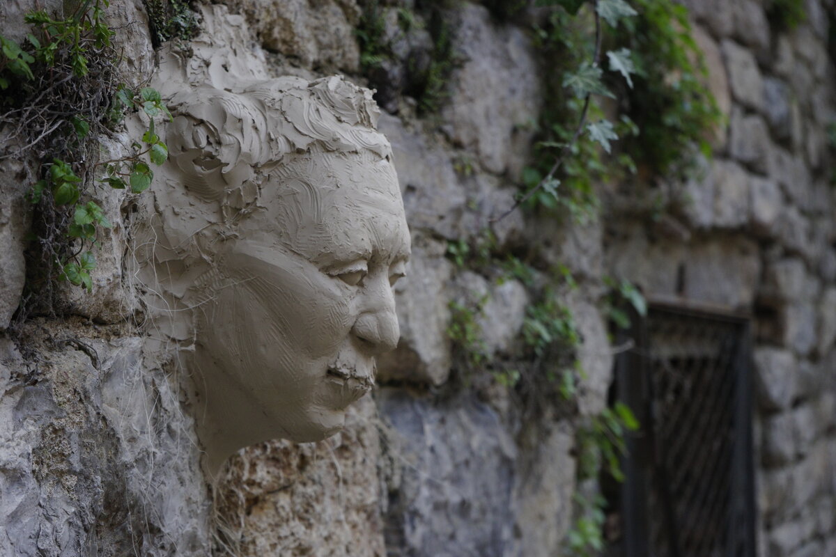 Semiostalgia P0004 — Sculpture en cours de séchage, Saint-Antonin-Noble-Val