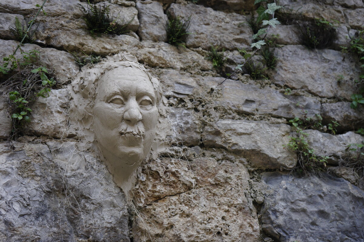Semiostalgia P0004 — Sculpture en cours de séchage, Saint-Antonin-Noble-Val