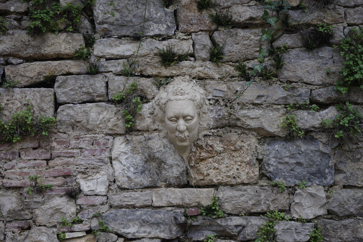 Semiostalgia P0004 — Sculpture en cours de séchage, Saint-Antonin-Noble-Val
