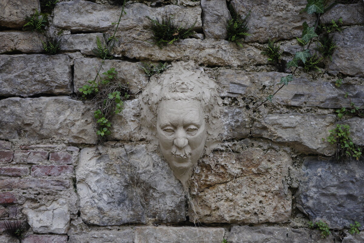 Semiostalgia P0004 — Sculpture en cours de séchage, Saint-Antonin-Noble-Val