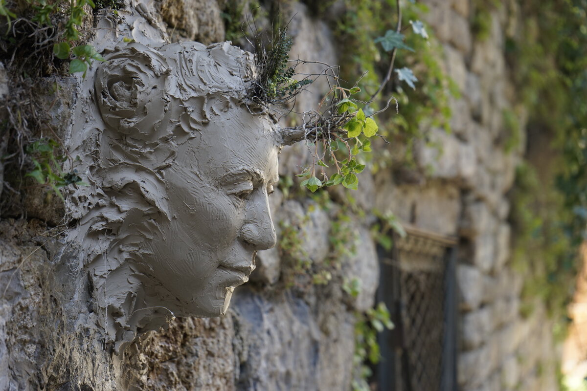 Semiostalgia P0004 — Sculpture sèche, en terre crue, filasse végétale., Saint-Antonin-Noble-Val