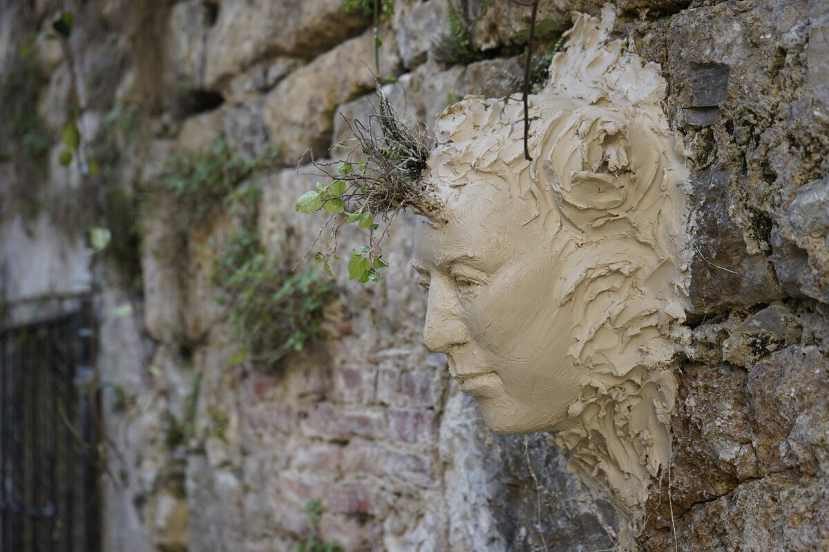 Semiostalgia P0004 — Sculpture sèche, en terre crue, filasse végétale., Saint-Antonin-Noble-Val