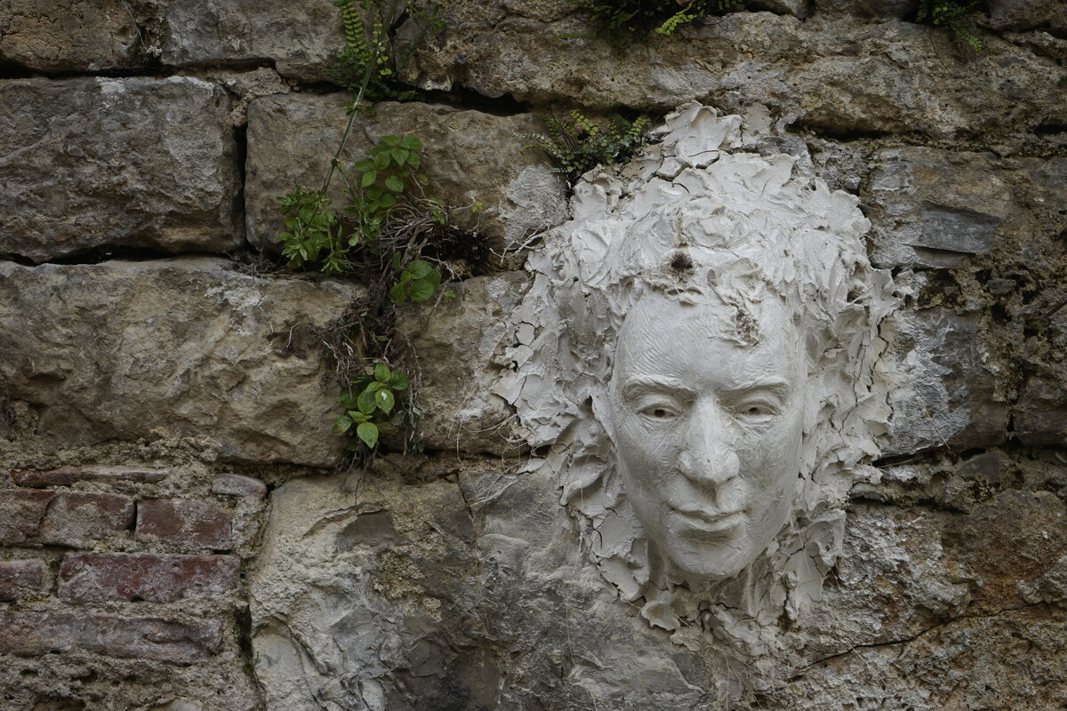 Semiostalgia P0004 — Sculpture sèche, en terre crue, filasse végétale., Saint-Antonin-Noble-Val
