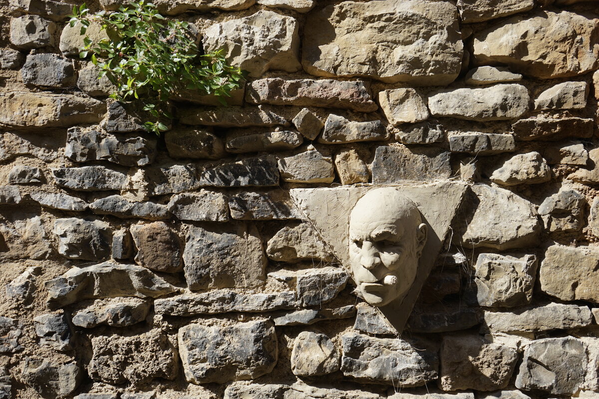 Semiostalgia P0005 — Sculpture en cours de séchage, Saint-Antonin-Noble-Val