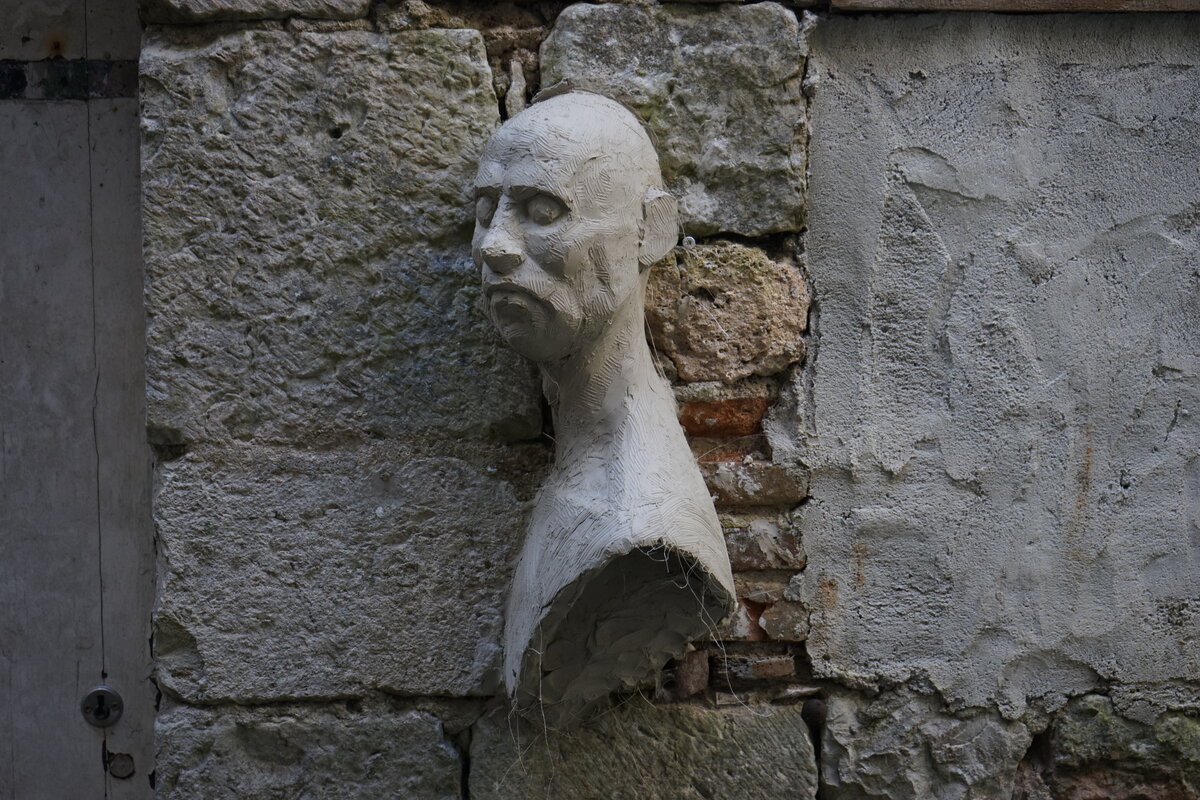 Semiostalgia P0007 — Sculpture fraîche, Saint-Antonin-Noble-Val