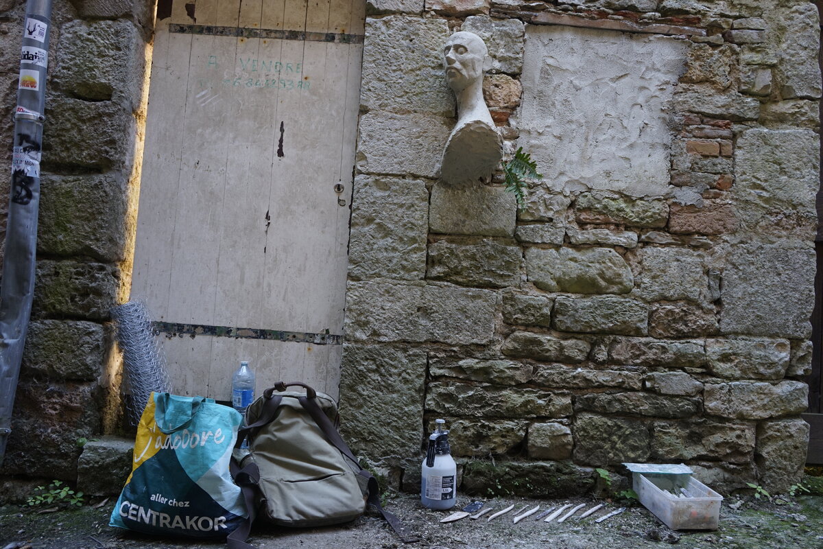 Semiostalgia P0007 — Sculpture fraîche, Saint-Antonin-Noble-Val