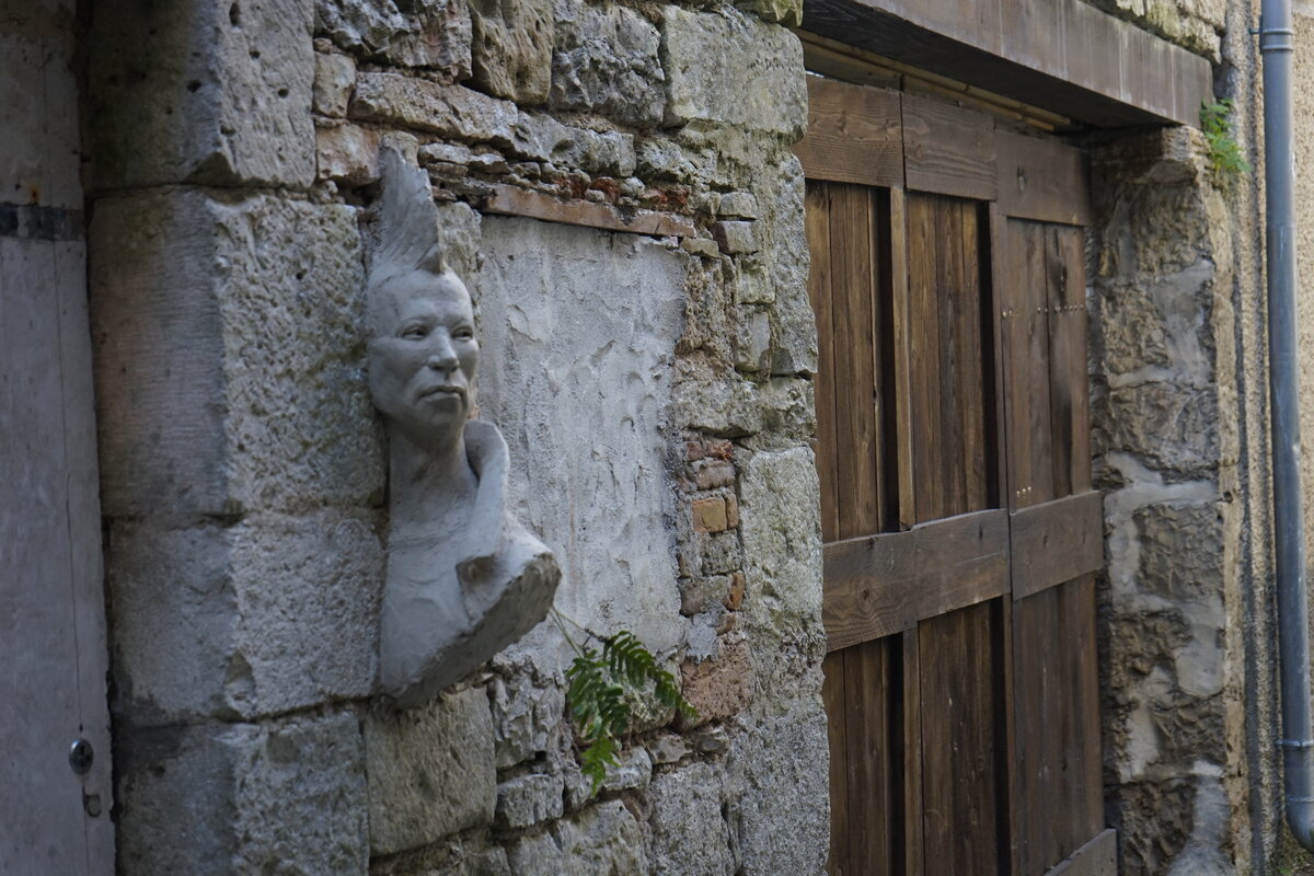 Semiostalgia P0007 — Sculpture fraîche, Saint-Antonin-Noble-Val
