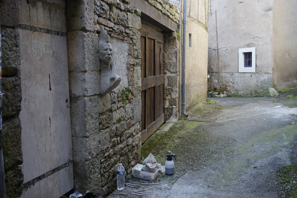 Semiostalgia P0007 — Sculpture fraîche, Saint-Antonin-Noble-Val
