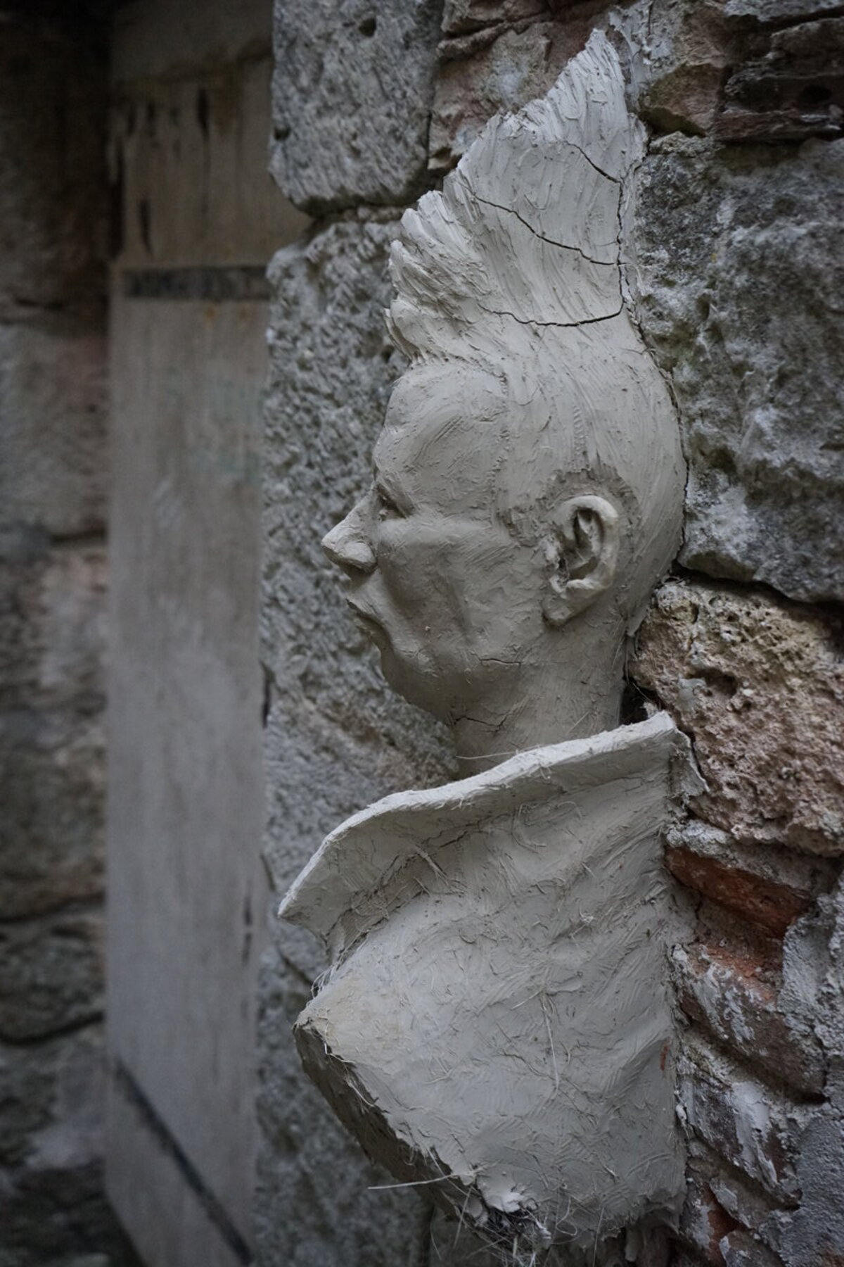 Semiostalgia P0007 — Sculpture sèche, en terre crue, filasse végétale, grillage à poule, Saint-Antonin-Noble-Val