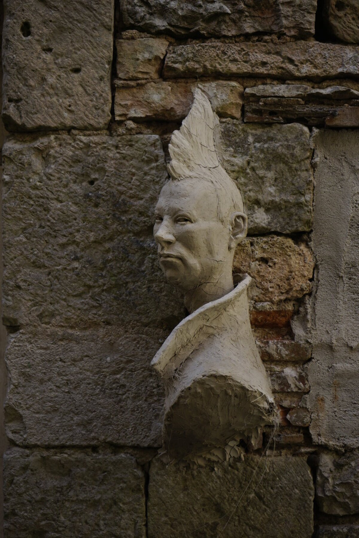 Semiostalgia P0007 — Sculpture sèche, en terre crue, filasse végétale, grillage à poule, Saint-Antonin-Noble-Val