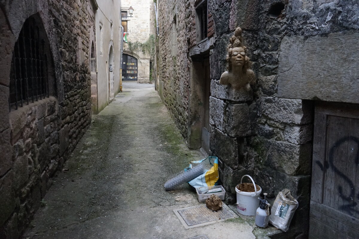 Semiostalgia P0008 — Sculpture fraîche, Saint-Antonin-Noble-Val