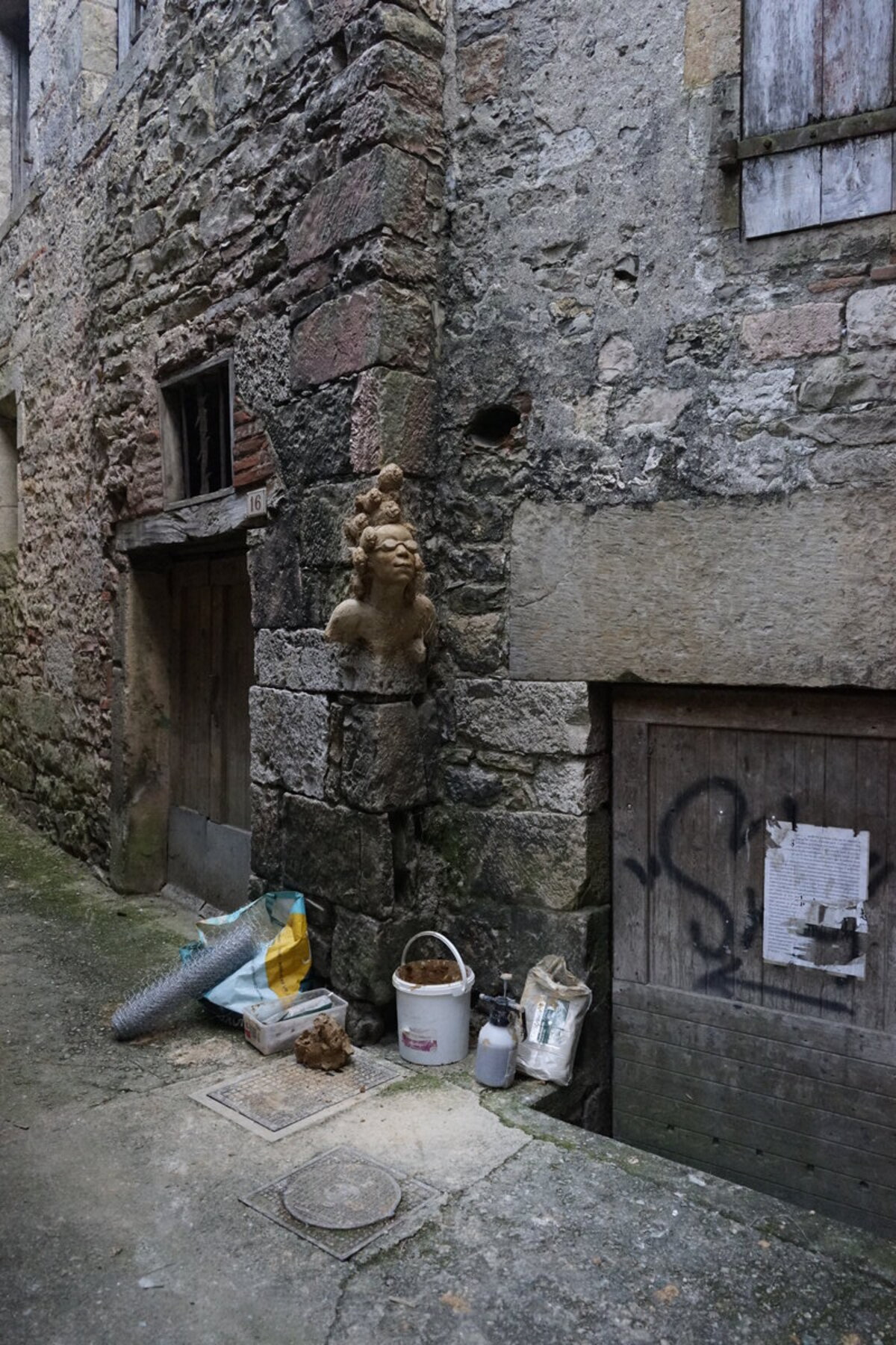 Semiostalgia P0008 — Sculpture fraîche, Saint-Antonin-Noble-Val