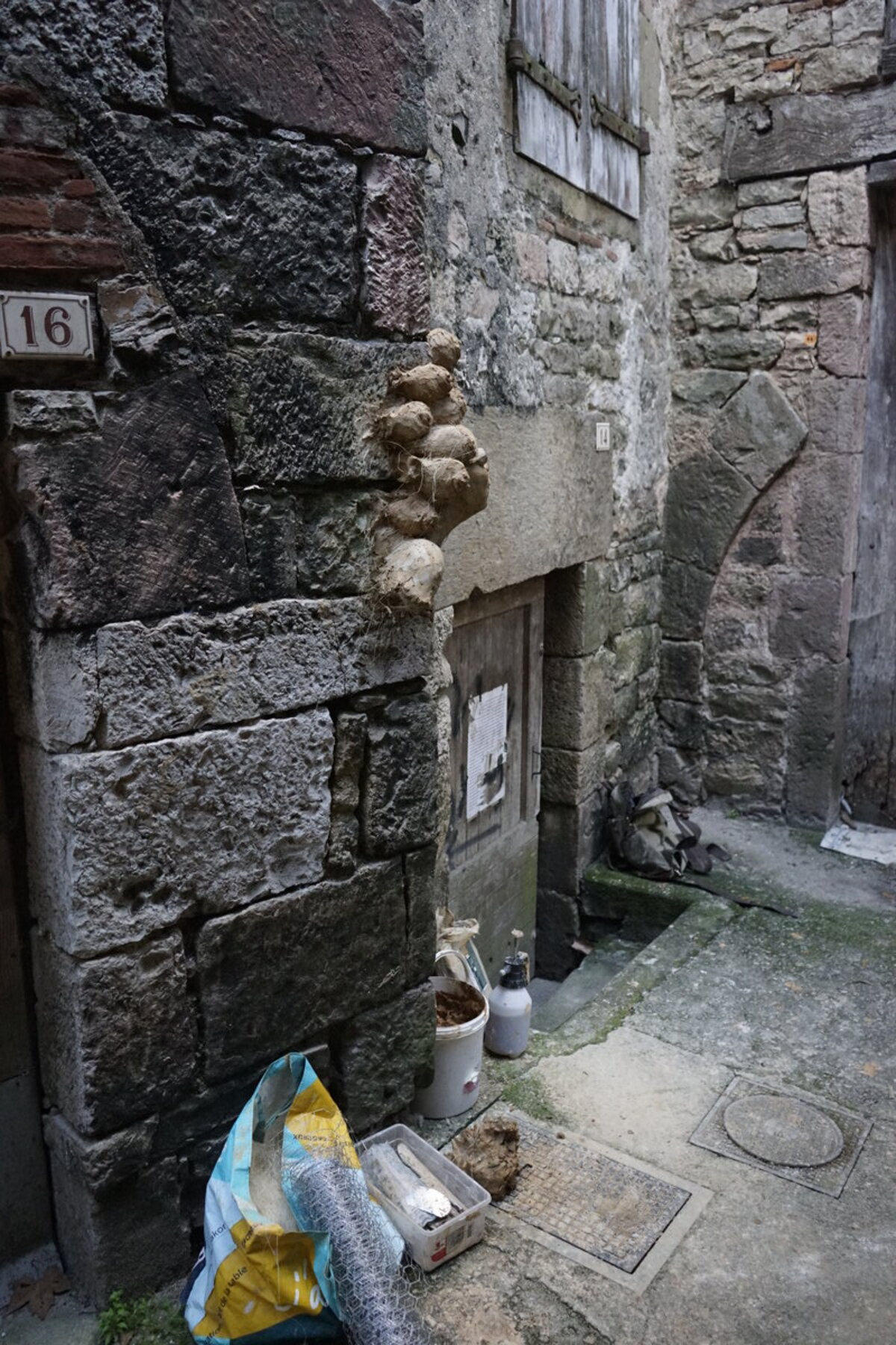 Semiostalgia P0008 — Sculpture fraîche, Saint-Antonin-Noble-Val