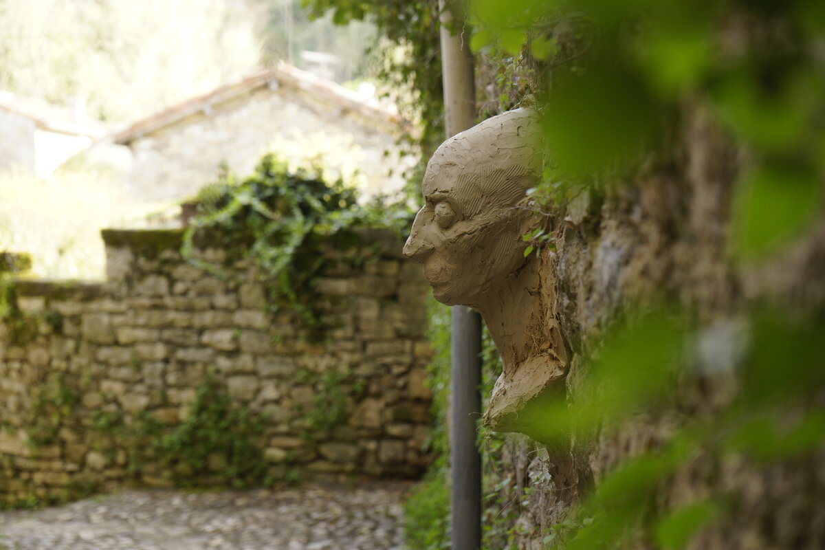 Semiostalgia P0009 — Sculpture fraîche, Saint-Antonin-Noble-Val