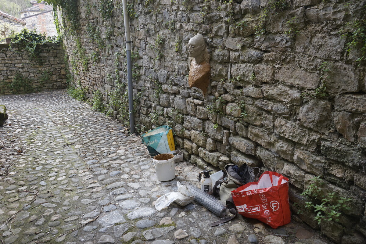 Semiostalgia P0009 — Sculpture fraîche, Saint-Antonin-Noble-Val