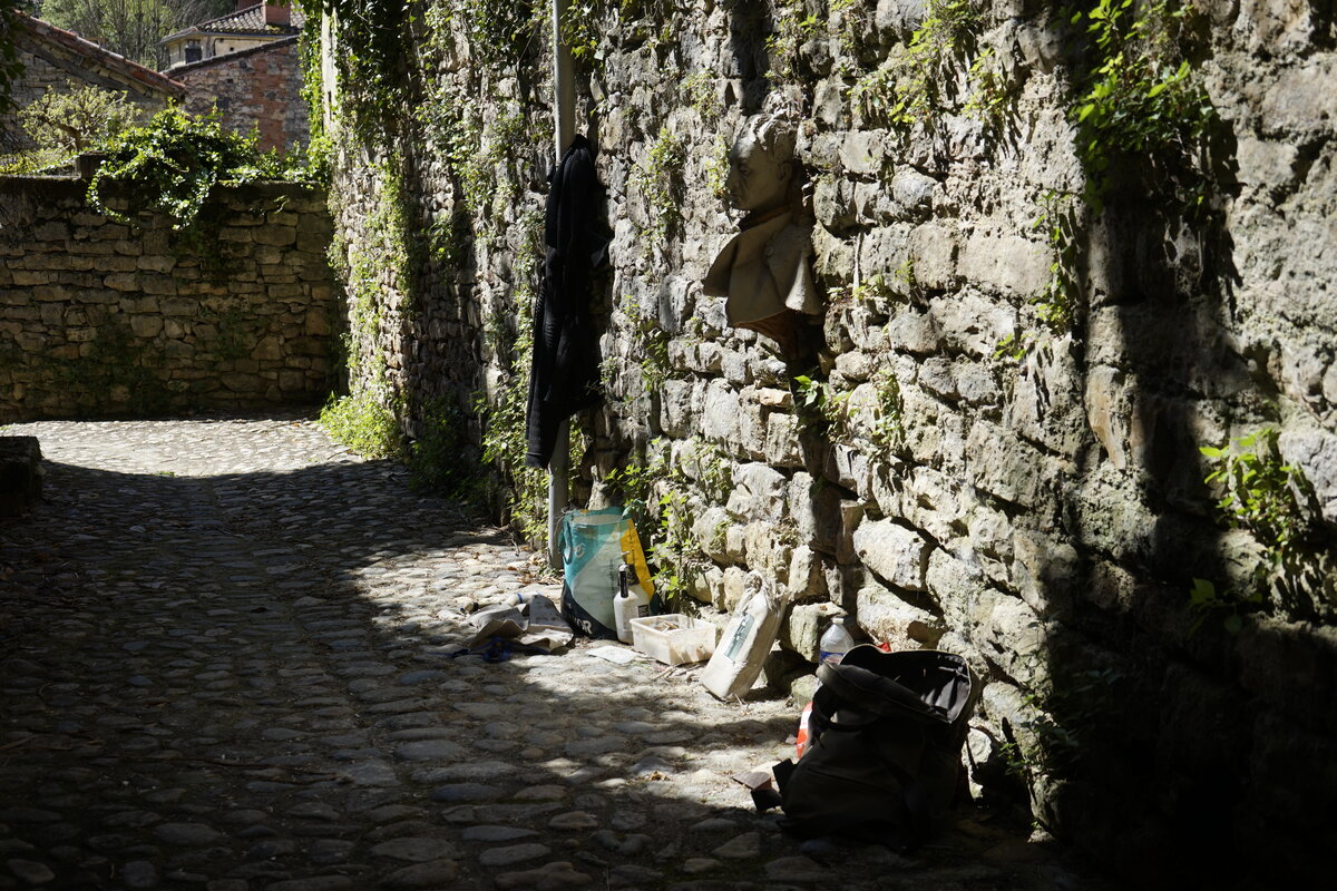 Semiostalgia P0009 — Sculpture fraîche, Saint-Antonin-Noble-Val