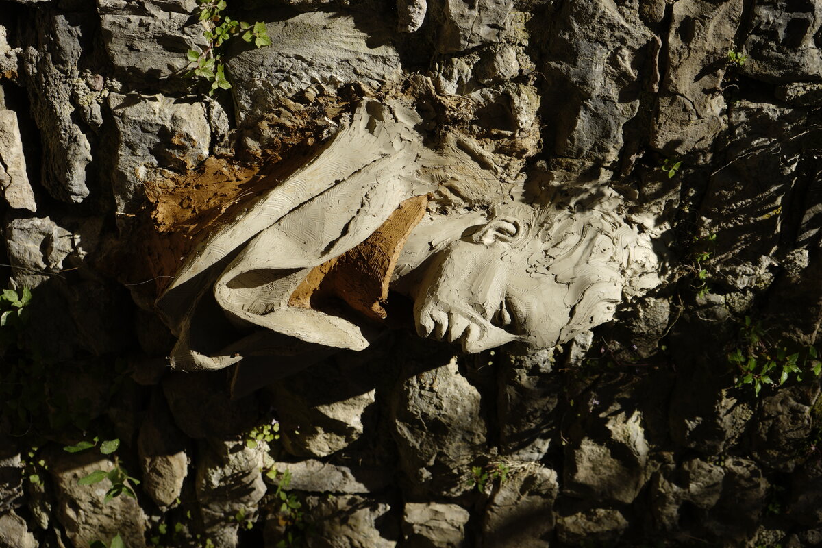 Semiostalgia P0009 — Sculpture fraîche, Saint-Antonin-Noble-Val