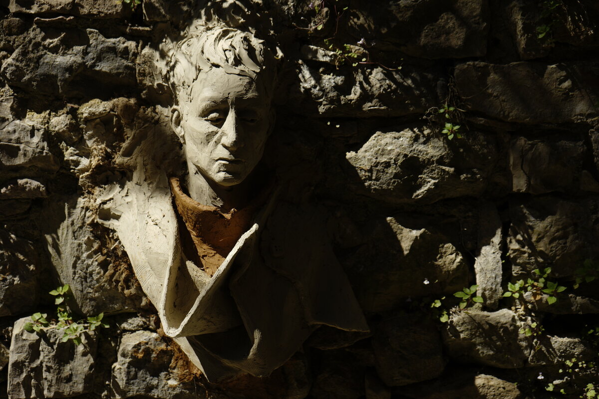 Semiostalgia P0009 — Sculpture en cours de séchage, Saint-Antonin-Noble-Val