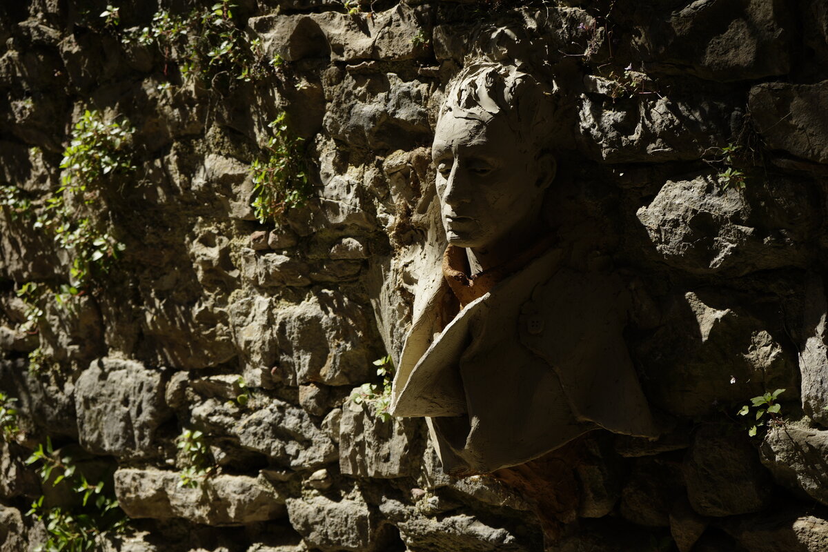 Semiostalgia P0009 — Sculpture en cours de séchage, Saint-Antonin-Noble-Val