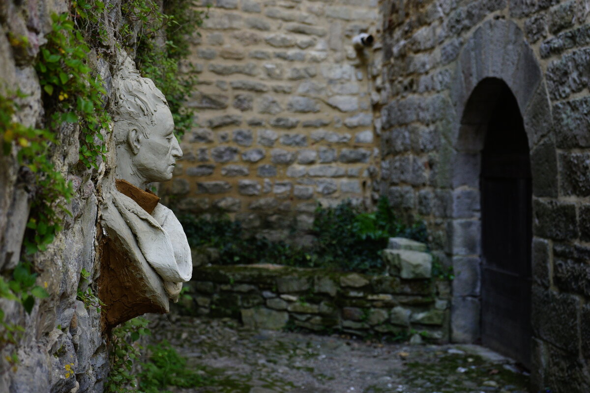 Semiostalgia P0009 — Sculpture en cours de séchage, Saint-Antonin-Noble-Val