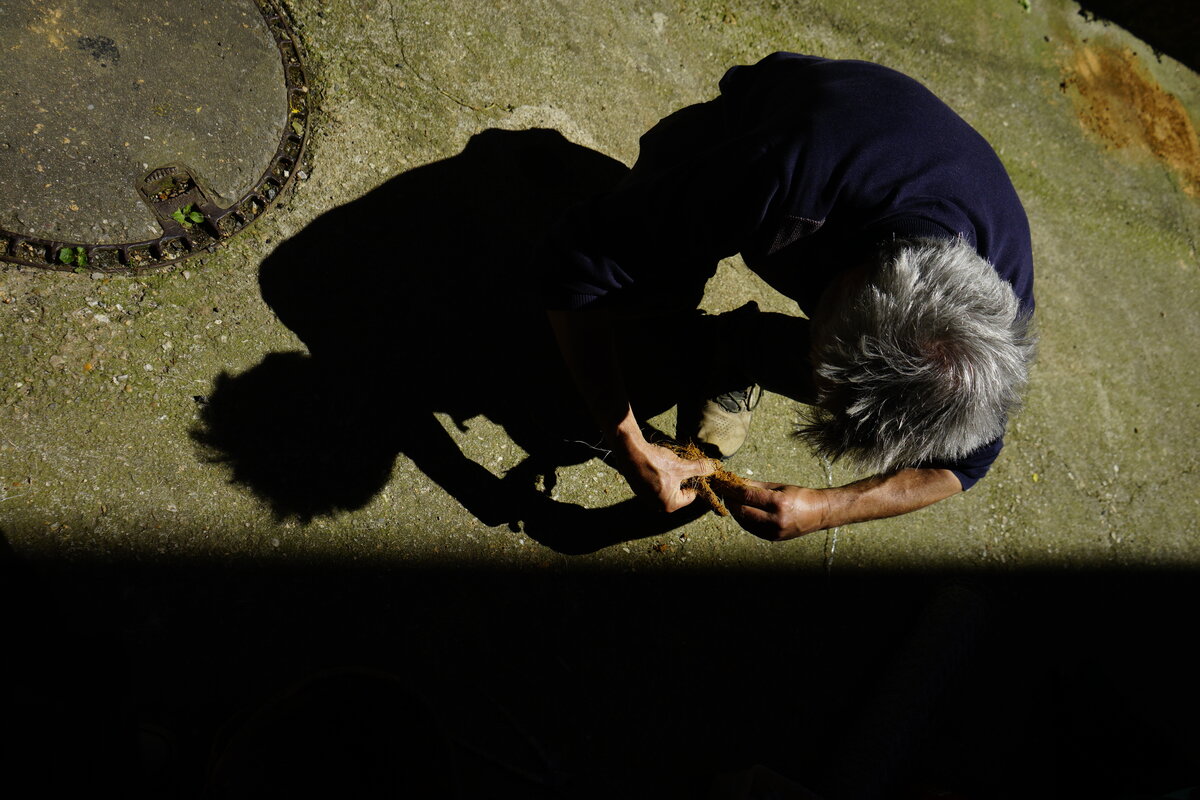Semiostalgia P0011 — Sculpture en cours, modelage direct sur le mur, Saint-Antonin-Noble-Val