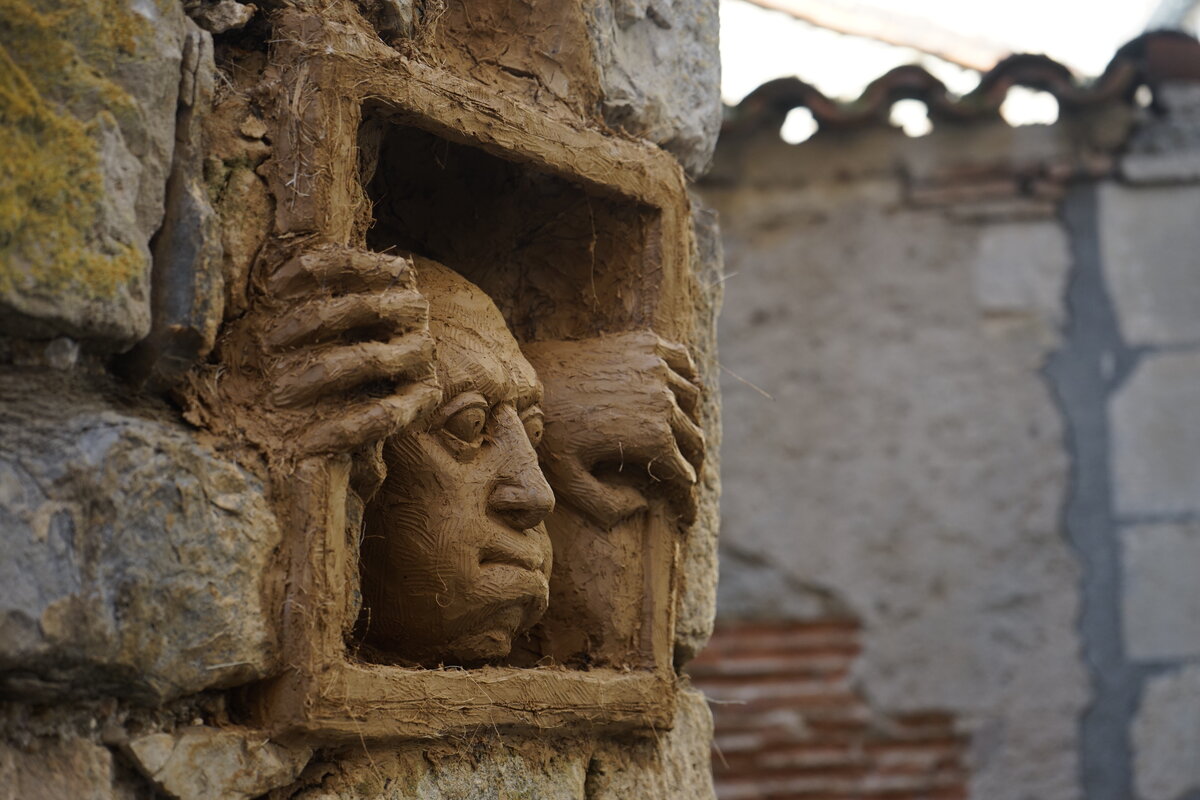 Semiostalgia P0011 — Sculpture fraîche, Saint-Antonin-Noble-Val