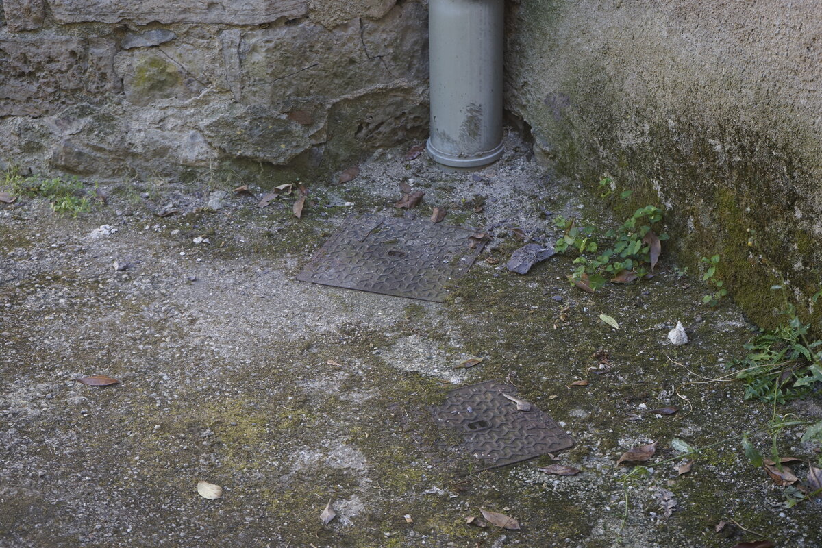 Semiostalgia P0015 — Sculpture volée, Saint-Antonin-Noble-Val