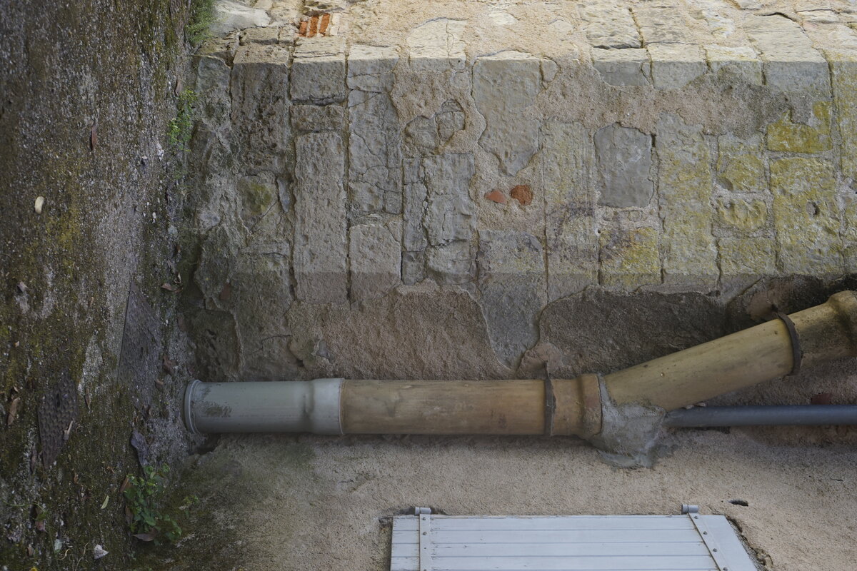 Semiostalgia P0015 — Sculpture volée, Saint-Antonin-Noble-Val