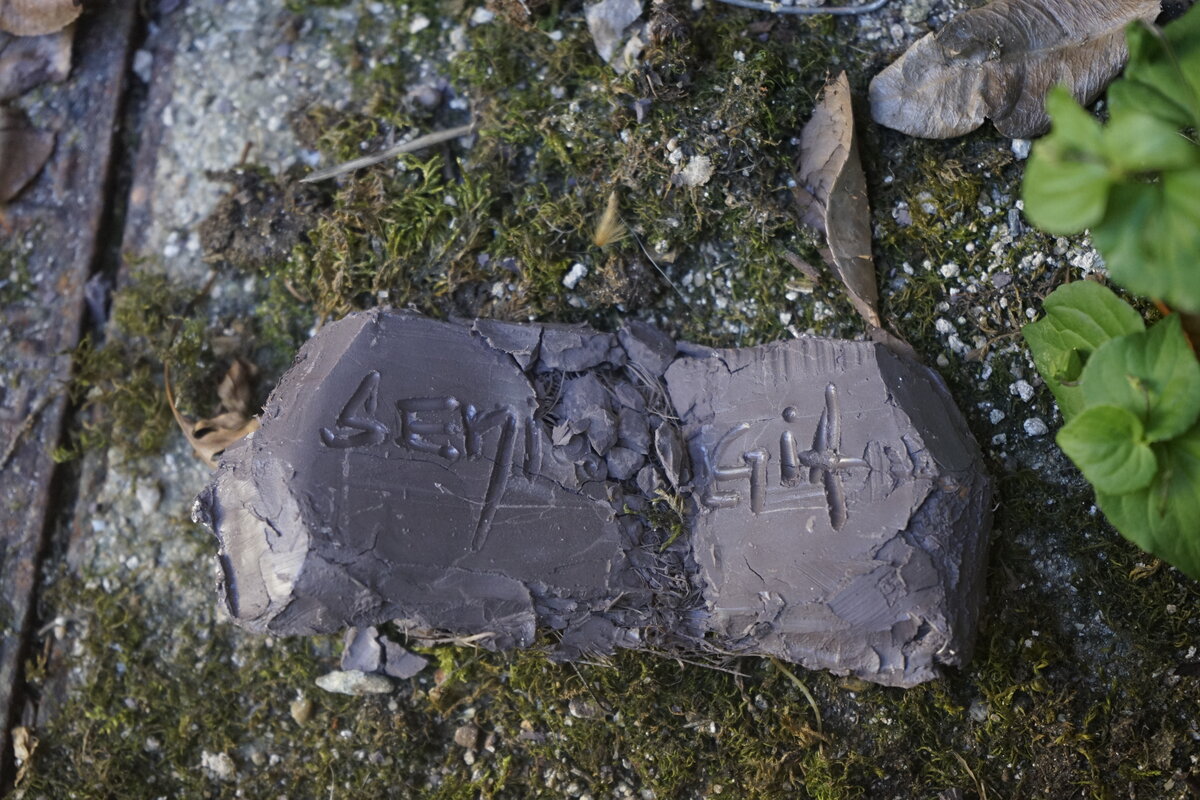 Semiostalgia P0015 — Sculpture volée, Saint-Antonin-Noble-Val
