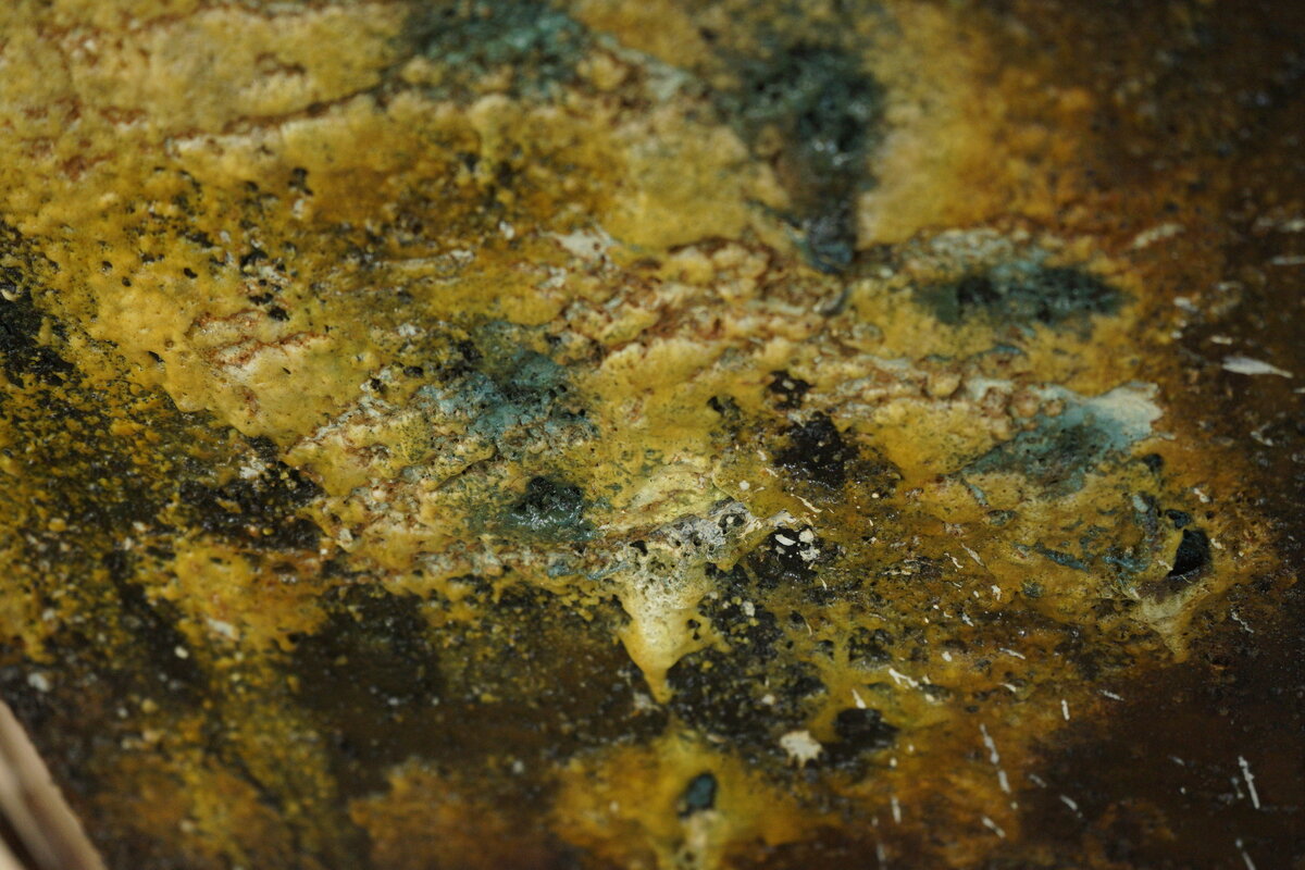 Semiostalgia T01 — Tombeau en soudure, en acier noir 5mm, baguettes de soudure rutile, fonte de récupération, Saint-Antonin-Noble-Val