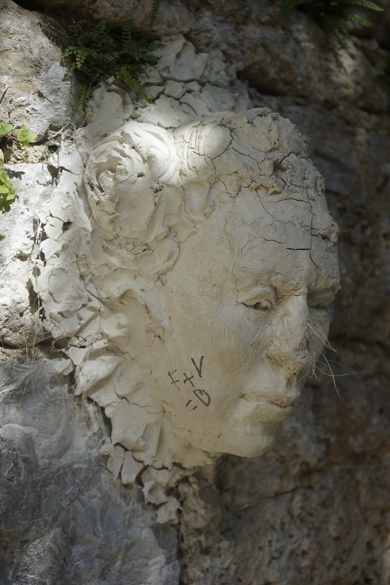 Retrait des sculptures Semiostalgia — documentation photographique, juillet 2026