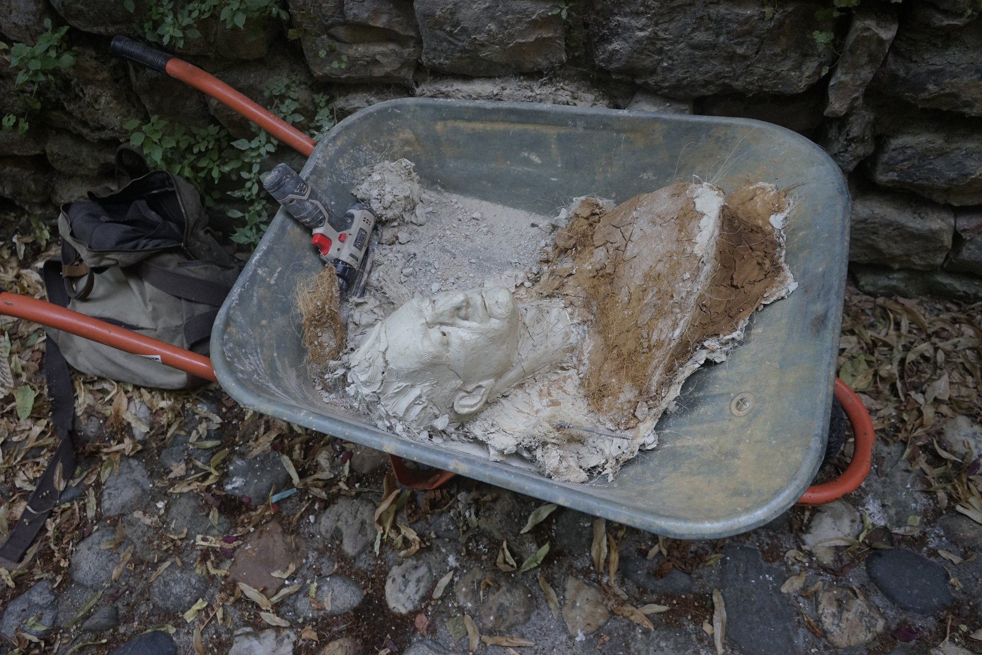 Retrait des sculptures Semiostalgia — documentation photographique, juillet 2026