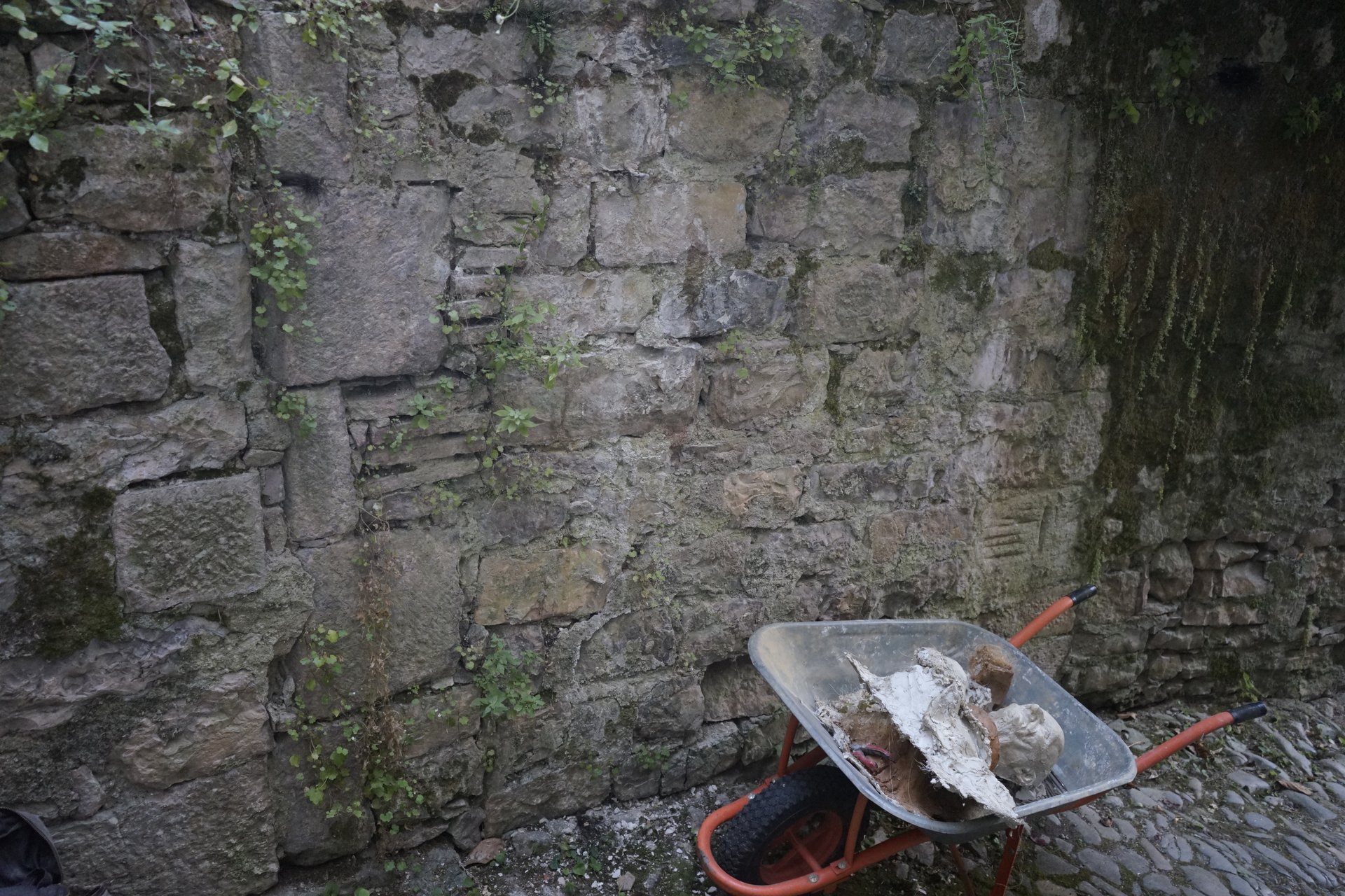 Retrait des sculptures Semiostalgia — documentation photographique, juillet 2026