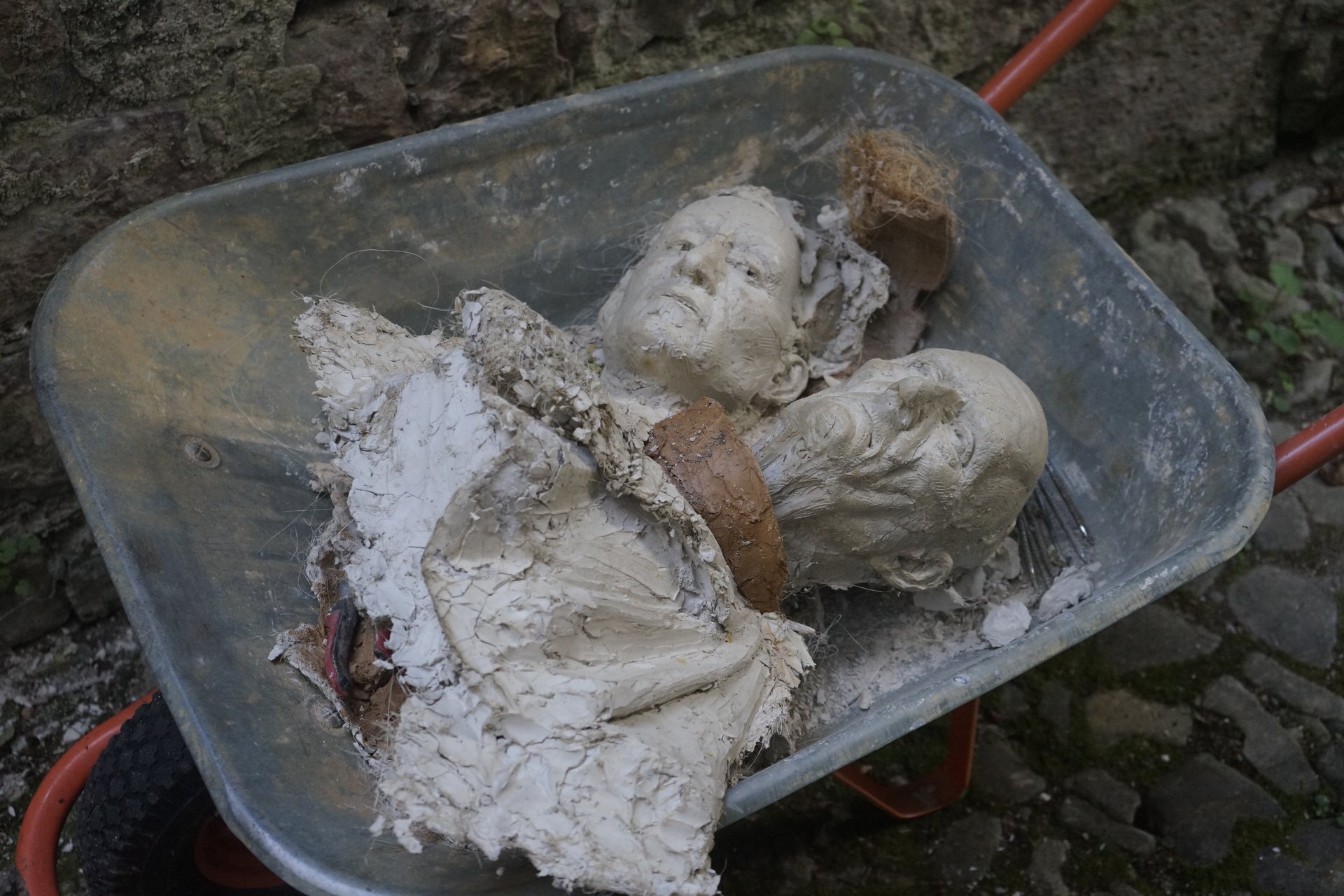 Retrait des sculptures Semiostalgia — documentation photographique, juillet 2026
