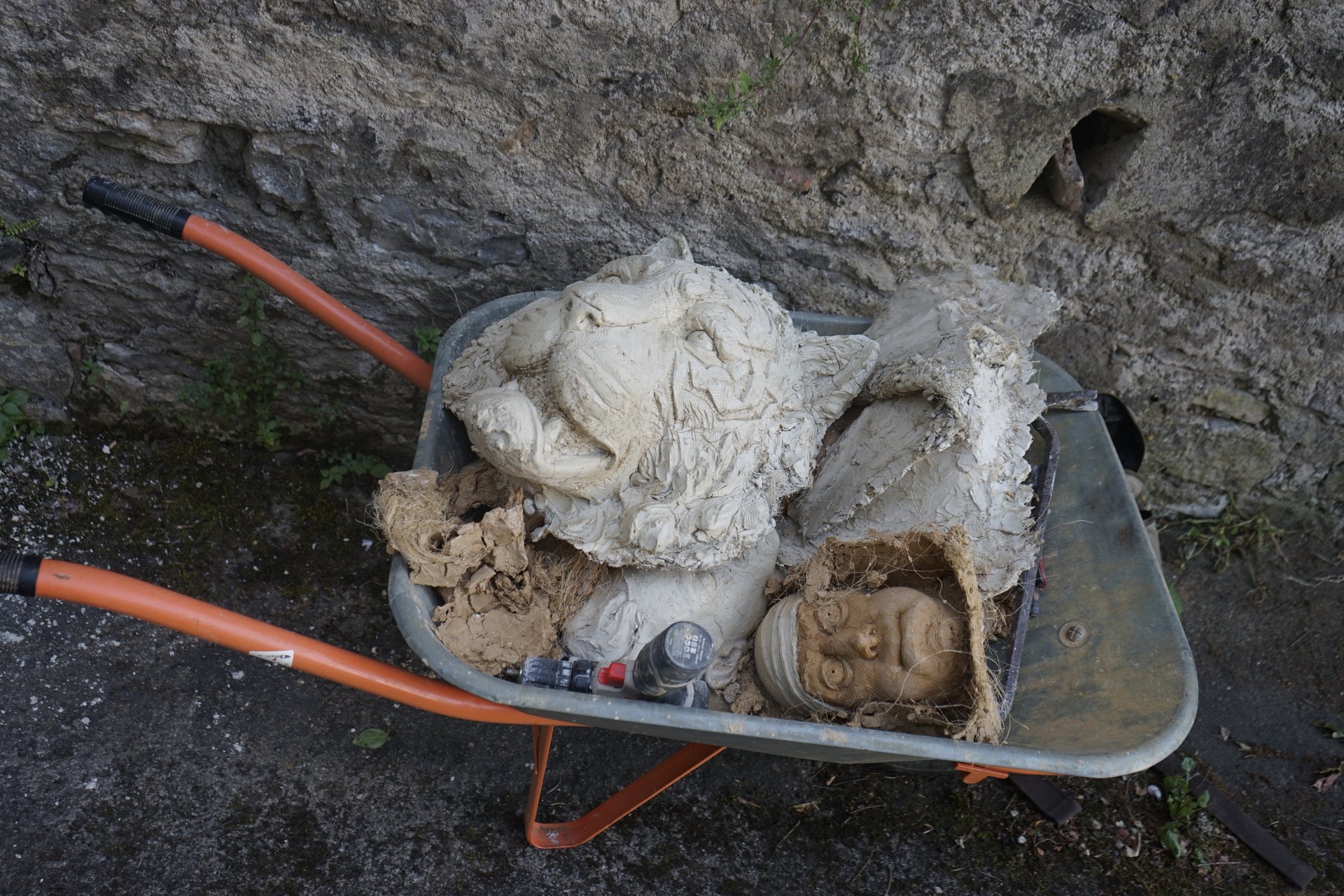 Retrait des sculptures Semiostalgia — documentation photographique, juillet 2026