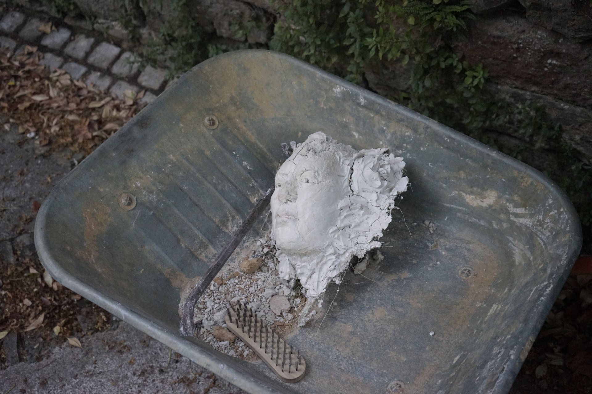 Retrait des sculptures Semiostalgia — documentation photographique, juillet 2026