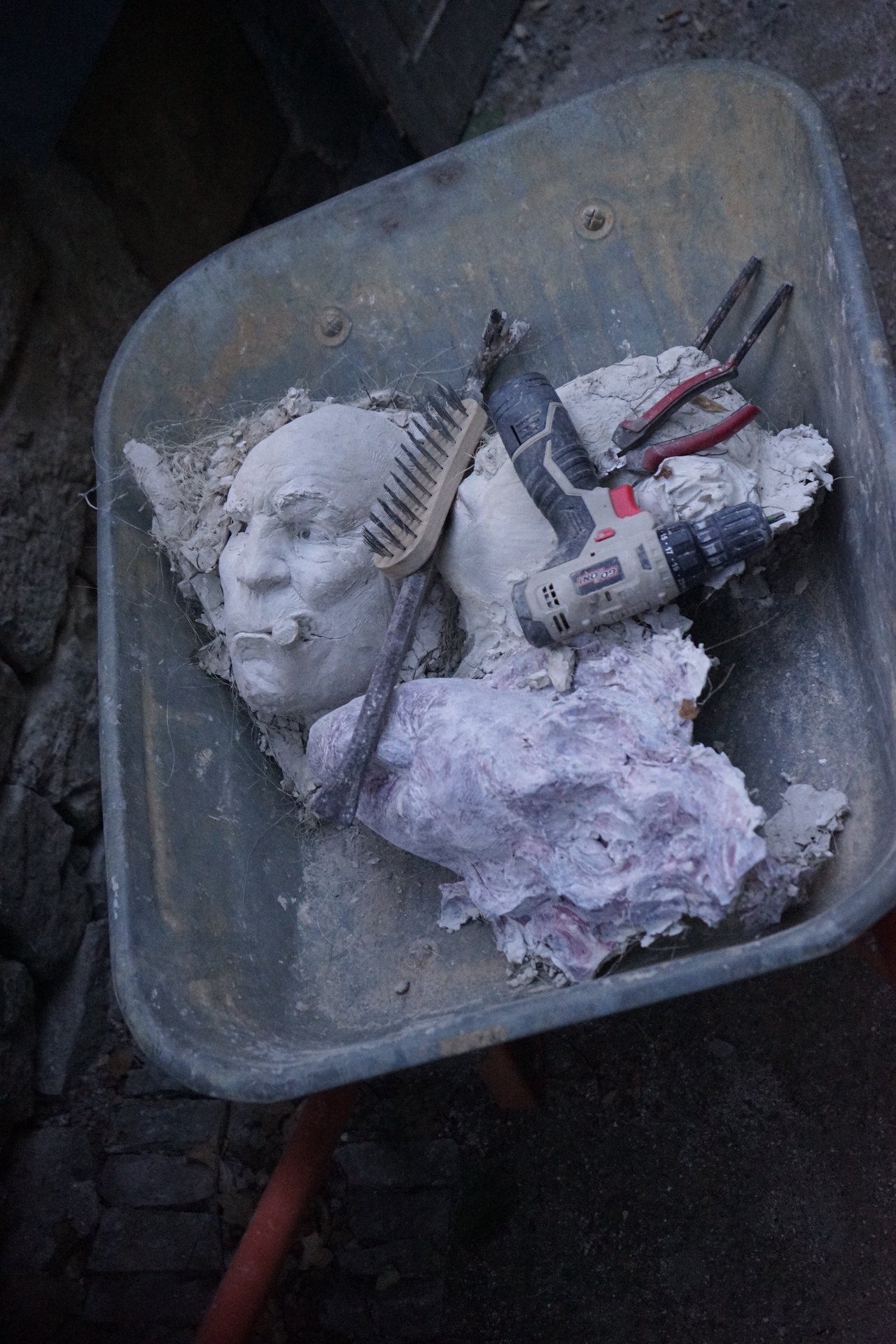 Retrait des sculptures Semiostalgia — documentation photographique, juillet 2026