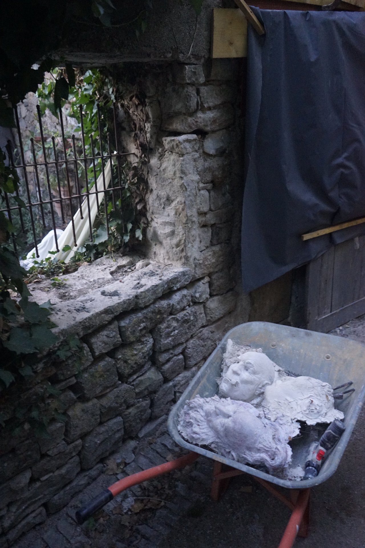 Retrait des sculptures Semiostalgia — documentation photographique, juillet 2026