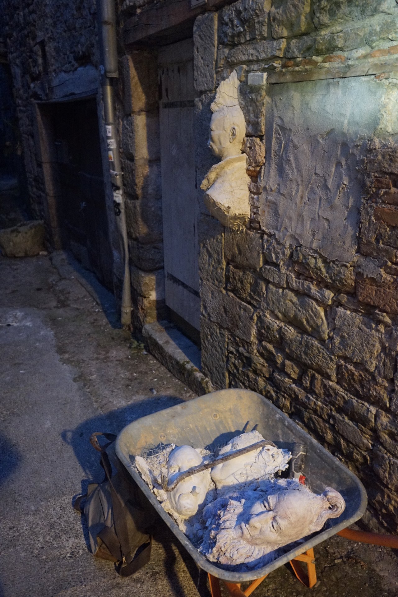 Retrait des sculptures Semiostalgia — documentation photographique, juillet 2026
