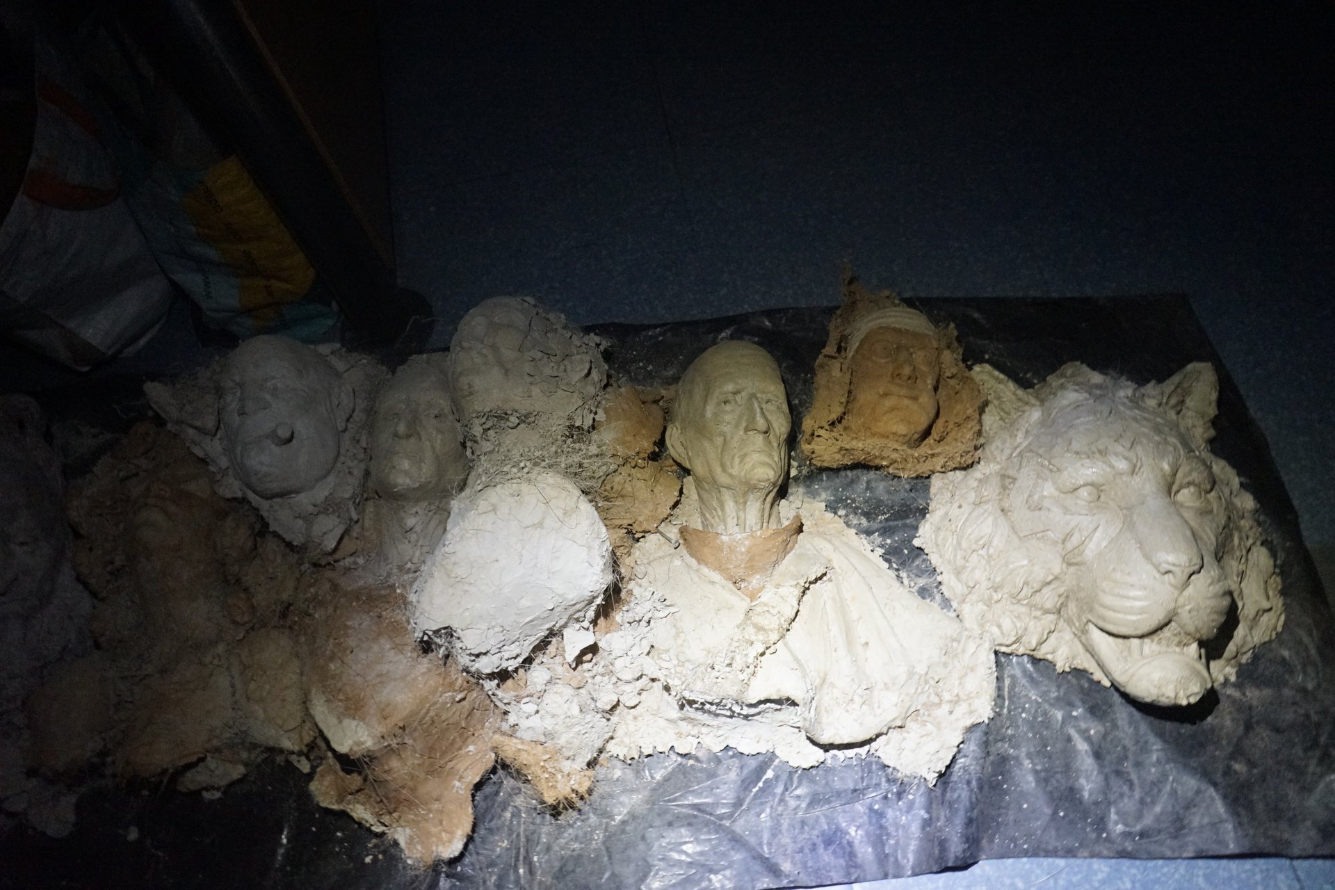 Retrait des sculptures Semiostalgia — documentation photographique, juillet 2026