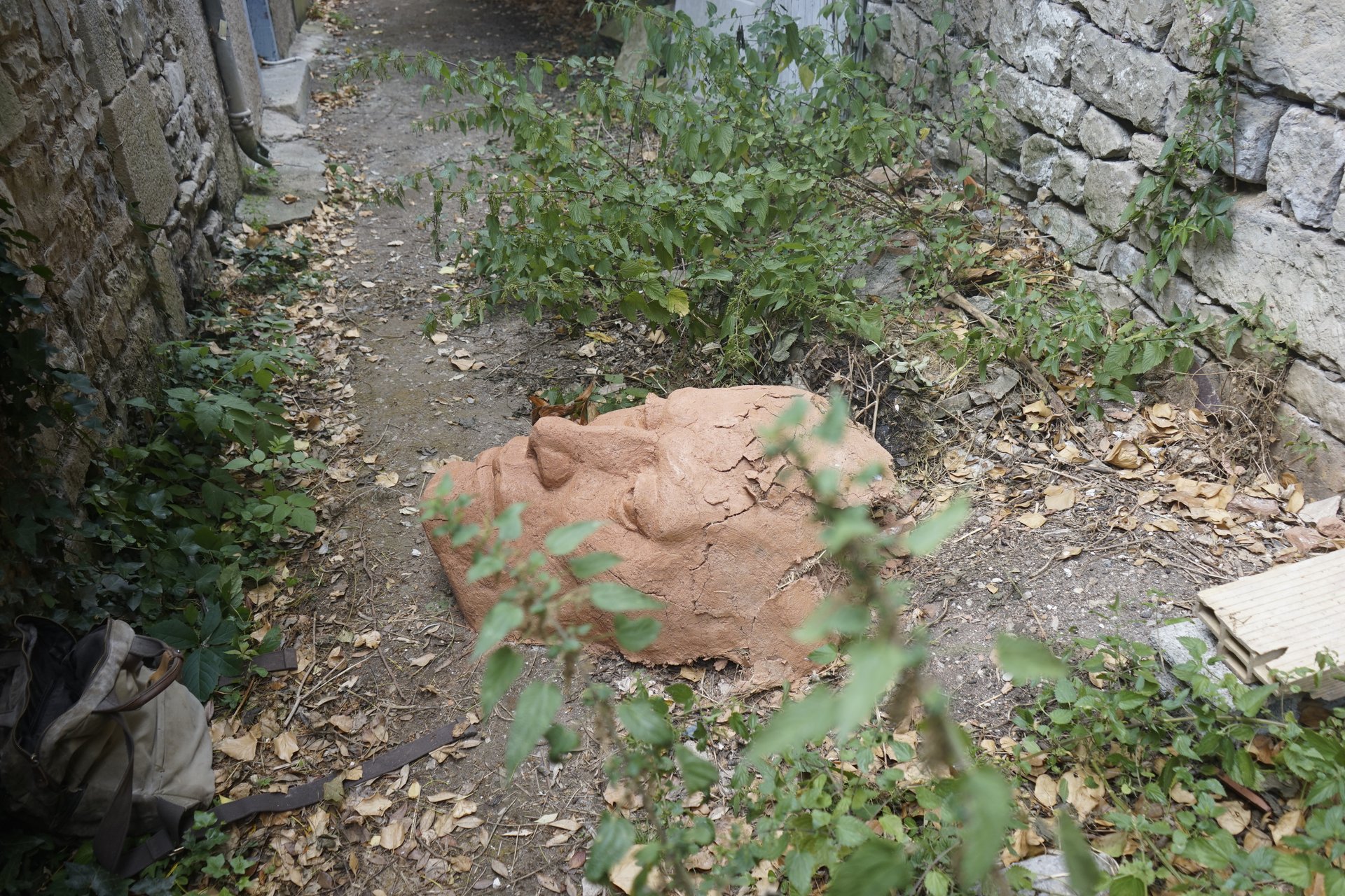 Retrait des sculptures Semiostalgia — documentation photographique, juillet 2026