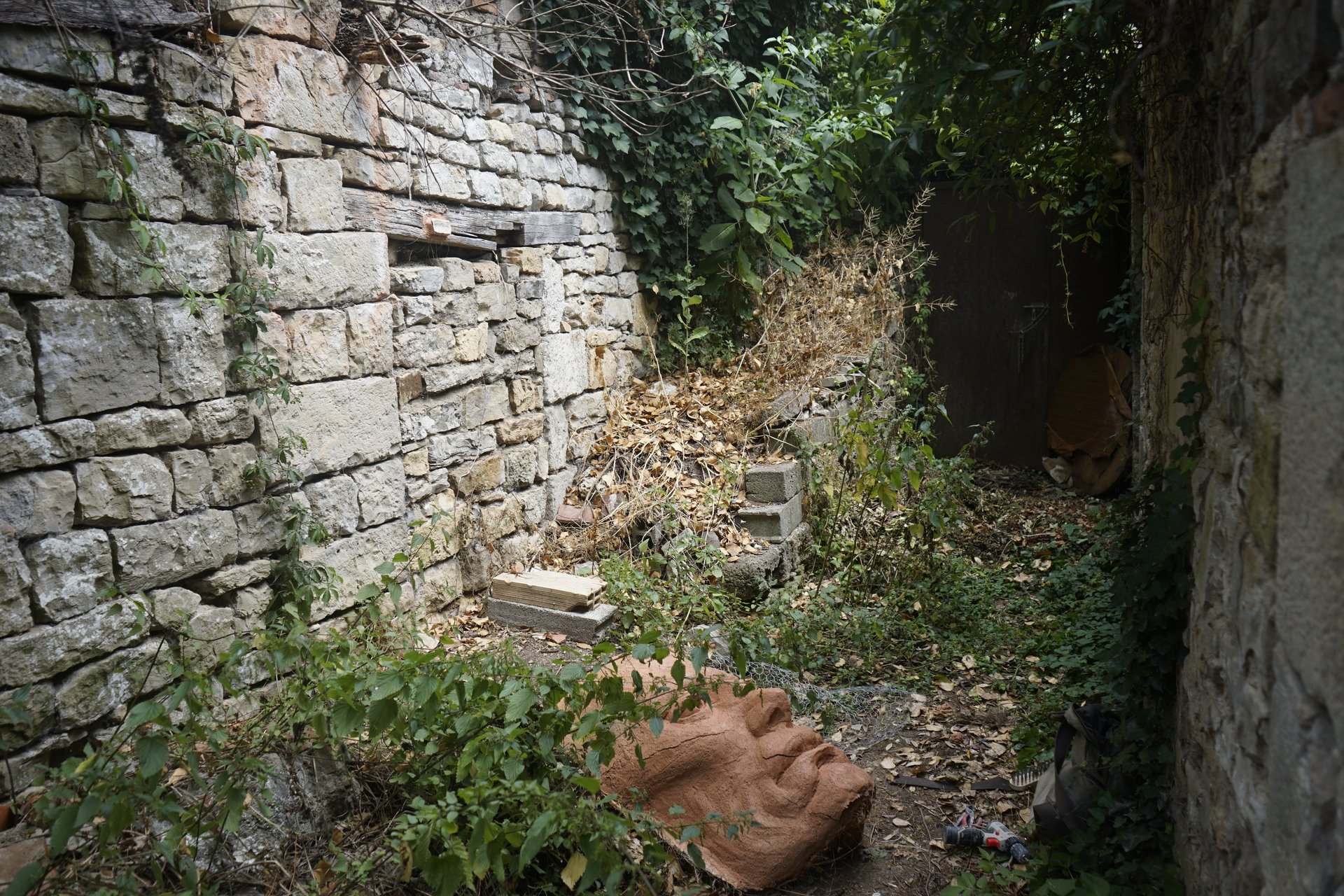Retrait des sculptures Semiostalgia — documentation photographique, juillet 2026