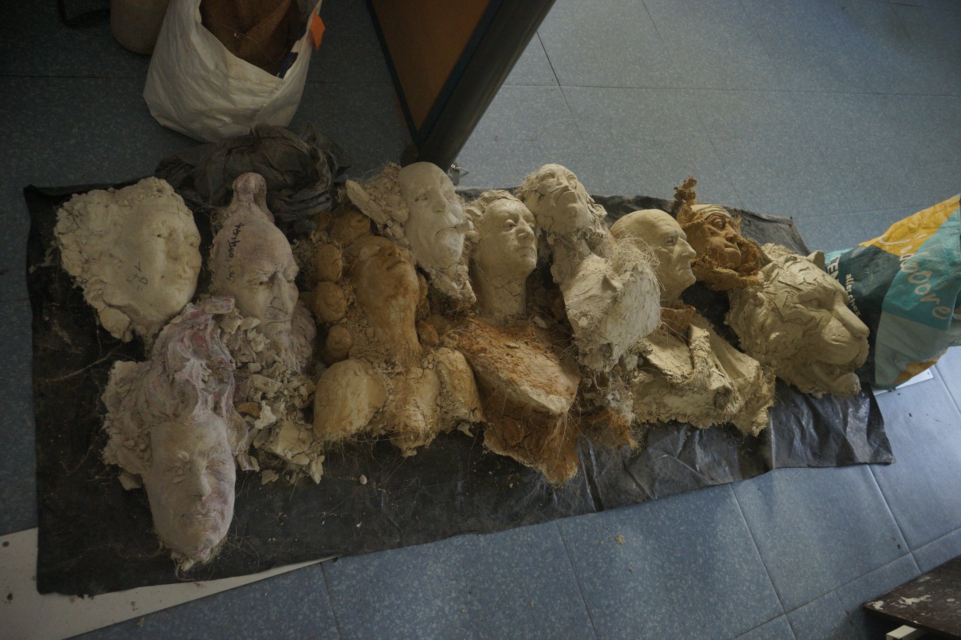 Retrait des sculptures Semiostalgia — documentation photographique, juillet 2026